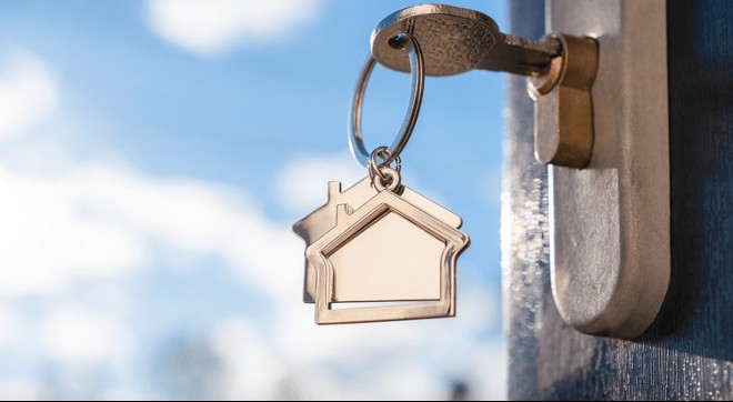 A key with a house shaped keychainAI-generated content may be incorrect.